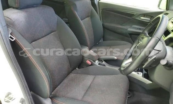 Buy Used Honda FIT White Car in Willemstad in Curacao Buy Used Honda FIT White Car in Willemstad in Curacao