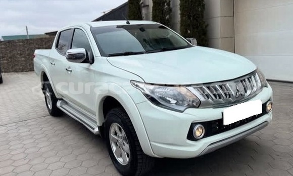 Buy Used Mitsubishi L200 White Car in Willemstad in Curacao Buy Used Mitsubishi L200 White Car in Willemstad in Curacao