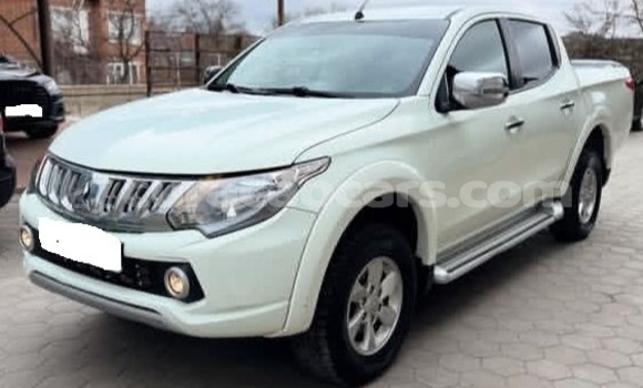 Buy Used Mitsubishi L200 White Car in Willemstad in Curacao Buy Used Mitsubishi L200 White Car in Willemstad in Curacao