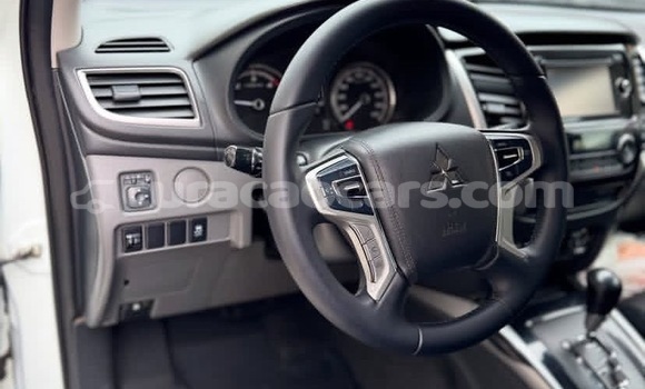 Buy Used Mitsubishi L200 White Car in Willemstad in Curacao Buy Used Mitsubishi L200 White Car in Willemstad in Curacao