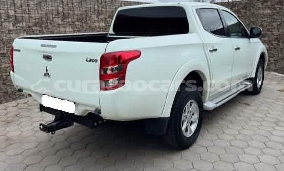 Buy Used Mitsubishi L200 White Car in Willemstad in Curacao Buy Used Mitsubishi L200 White Car in Willemstad in Curacao