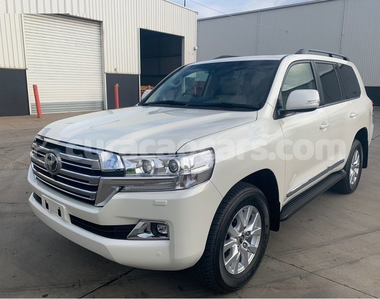 Big with watermark toyota land cruiser curacao willemstad 4656