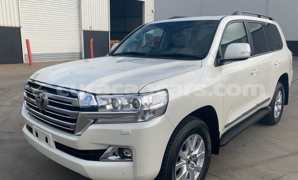 Buy Used Toyota Land Cruiser White Car in Willemstad in Curacao