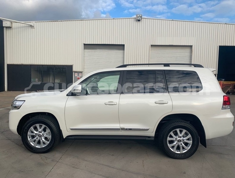 Big with watermark toyota land cruiser curacao willemstad 4656