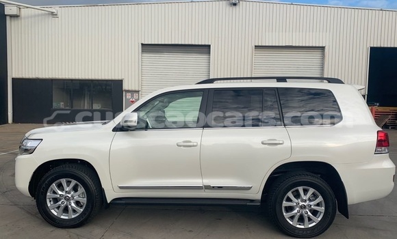 Buy Used Toyota Land Cruiser White Car in Willemstad in Curacao Buy Used Toyota Land Cruiser White Car in Willemstad in Curacao