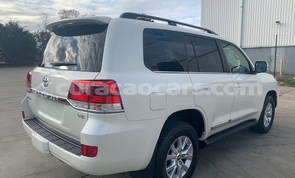 Buy Used Toyota Land Cruiser White Car in Willemstad in Curacao Buy Used Toyota Land Cruiser White Car in Willemstad in Curacao