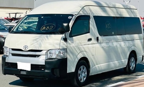 Buy Used Toyota Hiace White Car in Willemstad in Curacao