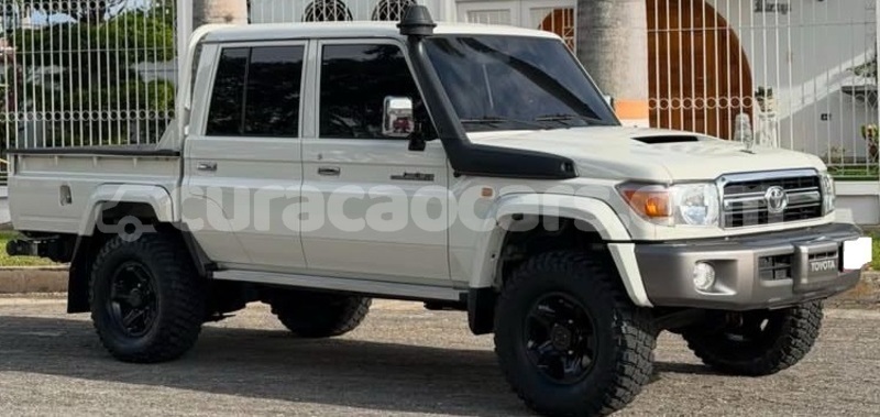 Big with watermark toyota land cruiser curacao willemstad 4659