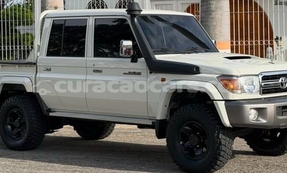 Buy Used Toyota Land Cruiser White Car in Willemstad in Curacao