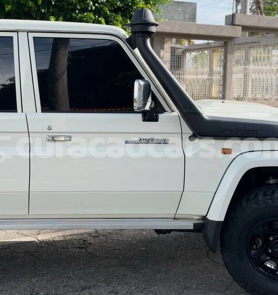 Big with watermark toyota land cruiser curacao willemstad 4659