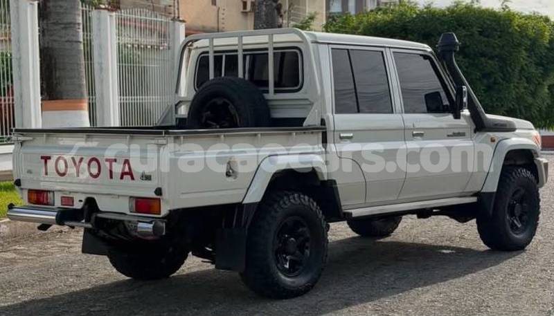 Big with watermark toyota land cruiser curacao willemstad 4659