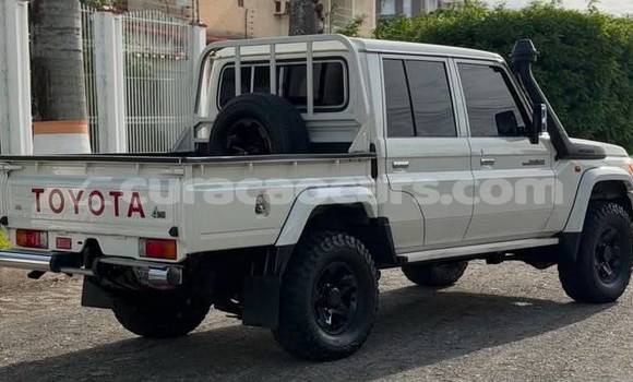 Buy Used Toyota Land Cruiser White Car in Willemstad in Curacao Buy Used Toyota Land Cruiser White Car in Willemstad in Curacao