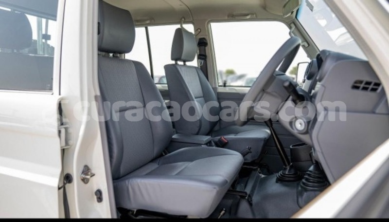 Big with watermark toyota land cruiser curacao willemstad 4659