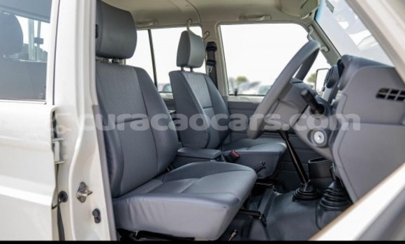 Buy Used Toyota Land Cruiser White Car in Willemstad in Curacao Buy Used Toyota Land Cruiser White Car in Willemstad in Curacao