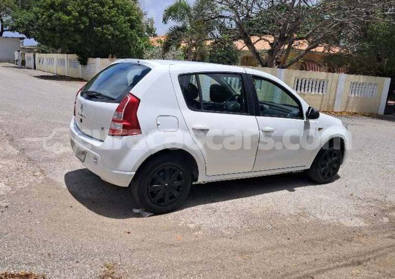Big with watermark renault 15 curacao dorp soto 4705