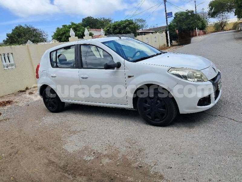 Big with watermark renault 15 curacao dorp soto 4705