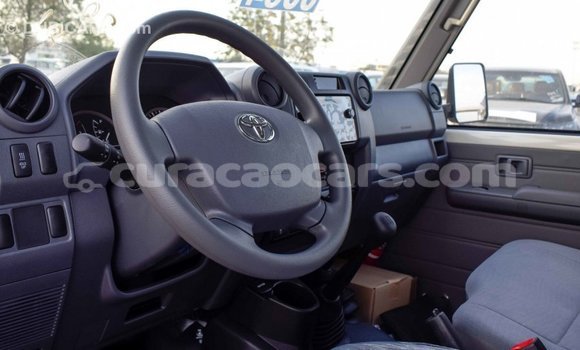 Buy Import Toyota Pickup White Car in Import - Dubai in Curacao Buy Import Toyota Pickup White Car in Import - Dubai in Curacao