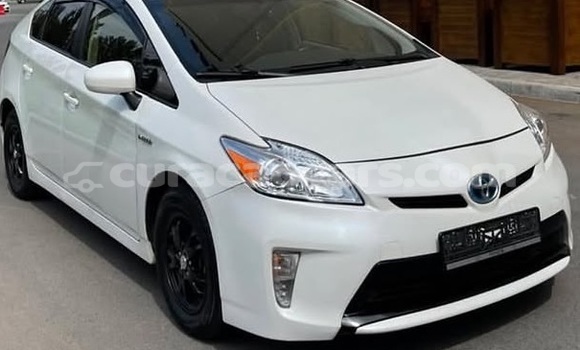 Buy Used Toyota Prius White Car in Willemstad in Curacao