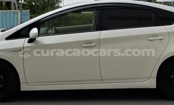 Buy Used Toyota Prius White Car in Willemstad in Curacao