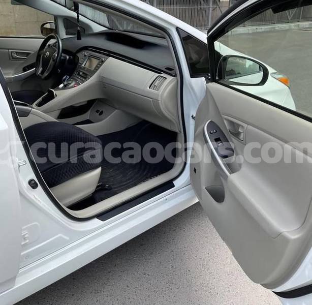 Big with watermark toyota prius curacao willemstad 4727