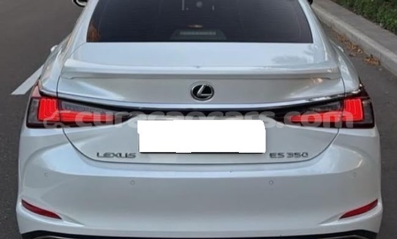 Buy Used Lexus ES White Car in Willemstad in Curacao Buy Used Lexus ES White Car in Willemstad in Curacao