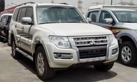 Buy Import Mitsubishi Pajero White Car in Import - Dubai in Curacao