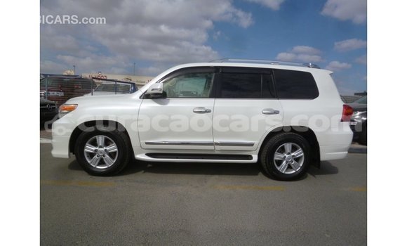 Buy Import Toyota Land Cruiser White Car in Import - Dubai in Curacao Buy Import Toyota Land Cruiser White Car in Import - Dubai in Curacao