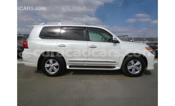 Buy Import Toyota Land Cruiser White Car in Import - Dubai in Curacao Buy Import Toyota Land Cruiser White Car in Import - Dubai in Curacao
