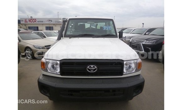 Buy Import Toyota Land Cruiser White Car in Import - Dubai in Curacao Buy Import Toyota Land Cruiser White Car in Import - Dubai in Curacao