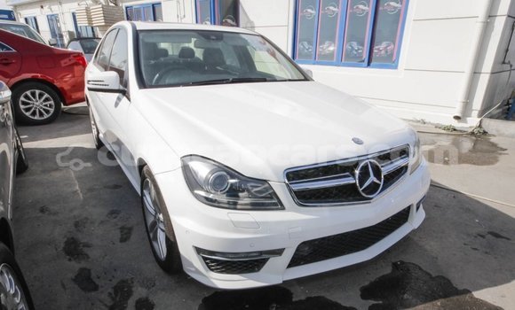 Buy Import Mercedes-Benz 200 White Car in Import - Dubai in Curacao