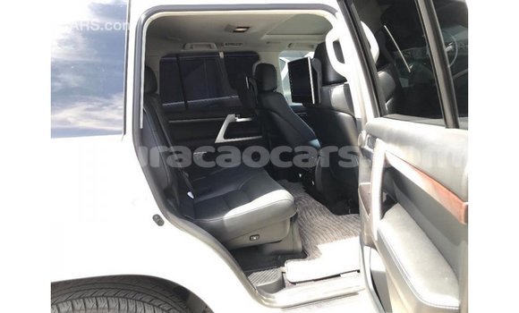Buy Import Toyota Land Cruiser White Car in Import - Dubai in Curacao Buy Import Toyota Land Cruiser White Car in Import - Dubai in Curacao