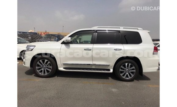Buy Import Toyota Land Cruiser White Car in Import - Dubai in Curacao Buy Import Toyota Land Cruiser White Car in Import - Dubai in Curacao
